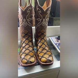 Men’s boots size 8 1/2 brand new